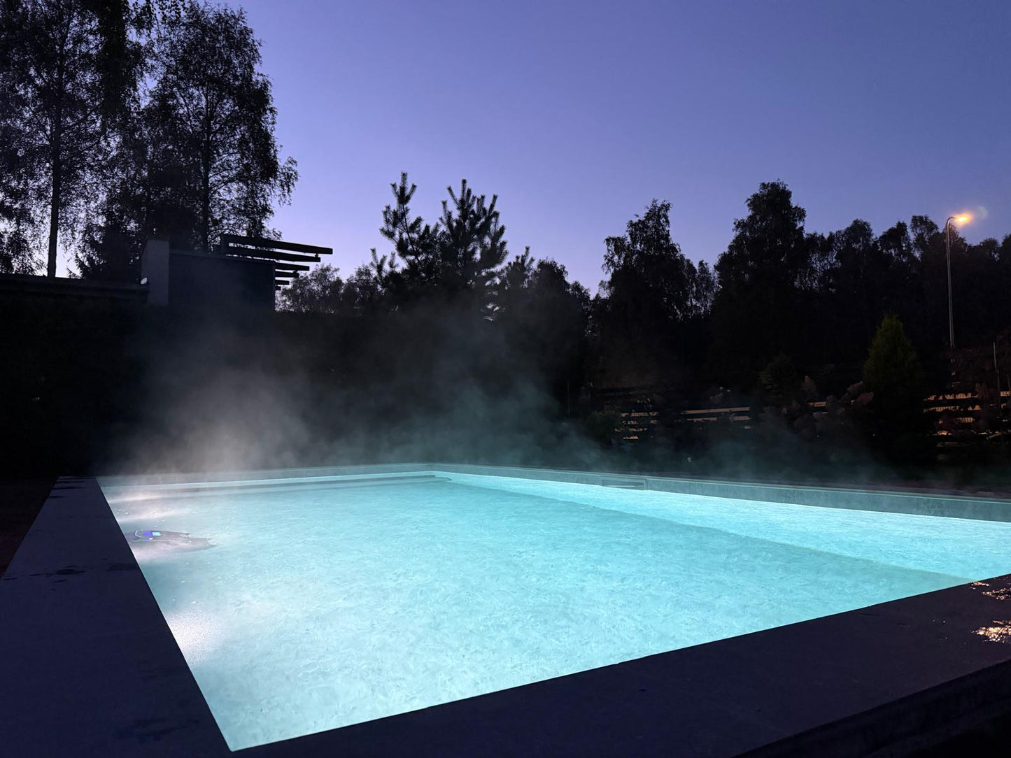 Iegremdējamās baseinu žalūzijas